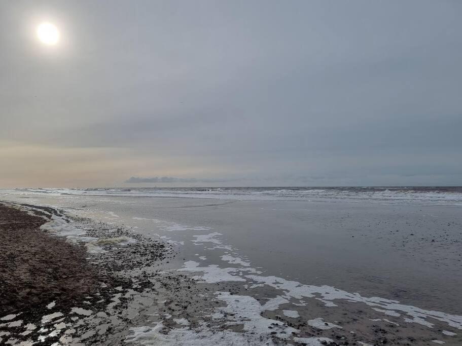 Hyggeligt Lille Byhus Lige Mellem Havnen Og Bytorv Ringkobing Bagian luar foto